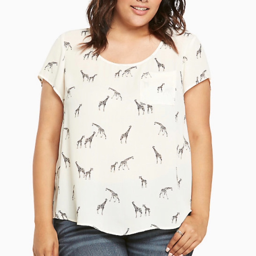 Torrid Ivory Crepe Giraffe Top Button Back SIZE 3